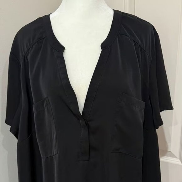 Torrid Harper Elegant Black Women's Top Short Sleeve Size 3 Plus size - Picture 2 of 4